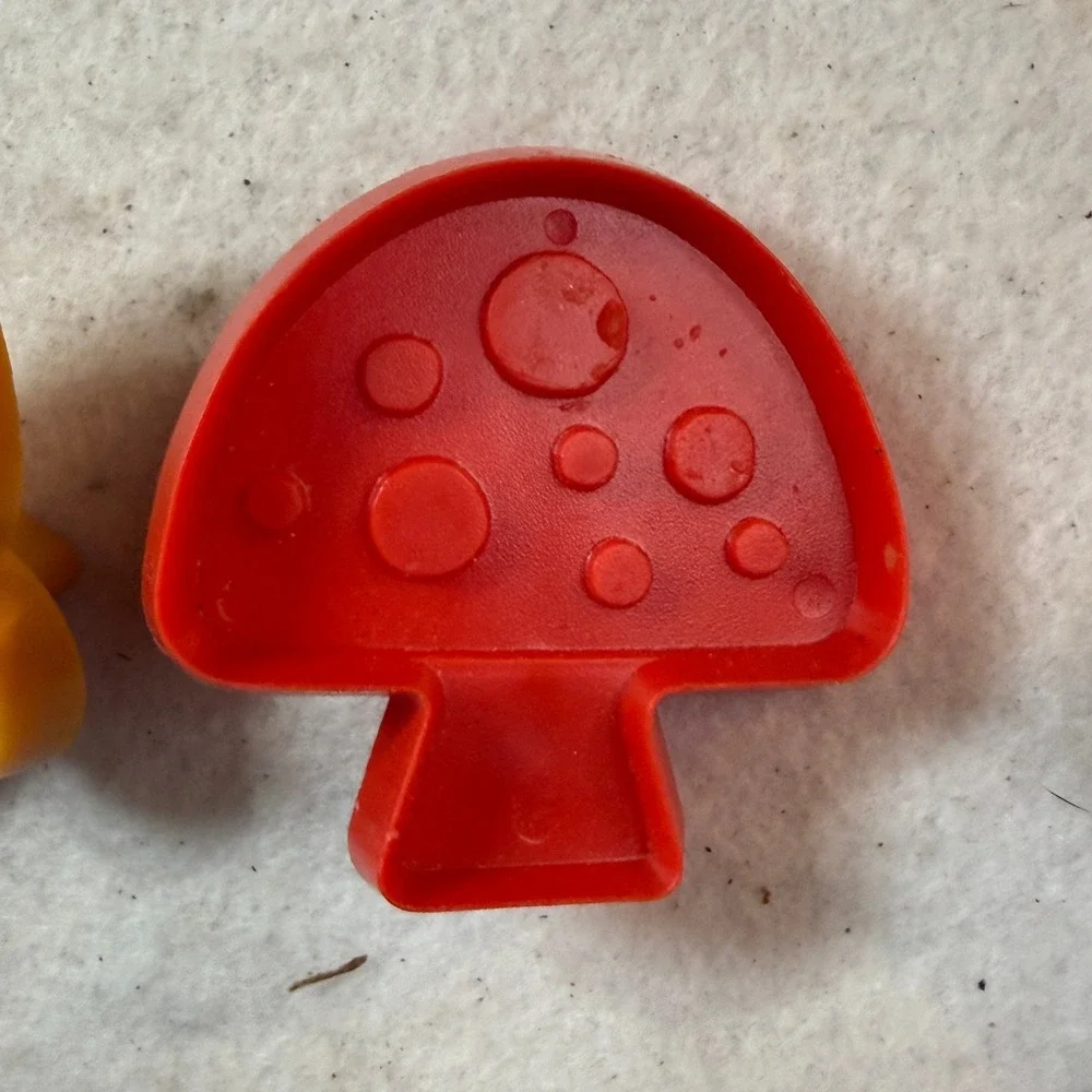 Grandmacore 70s Hallmark Mini Cookie Cutter Set Mushroom Butterfly Flower Fruit